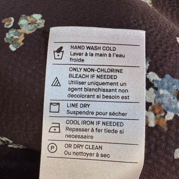 Vince Black Blue Scattered Floral Print 100% Silk Mother of Pearl Button Blouse - Picture 15 of 16